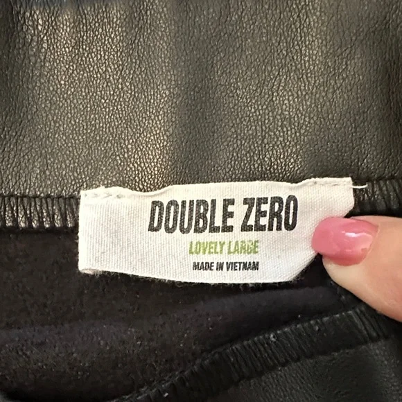 Double Zero Sleek Black Mini Skirt - Picture 2 of 3